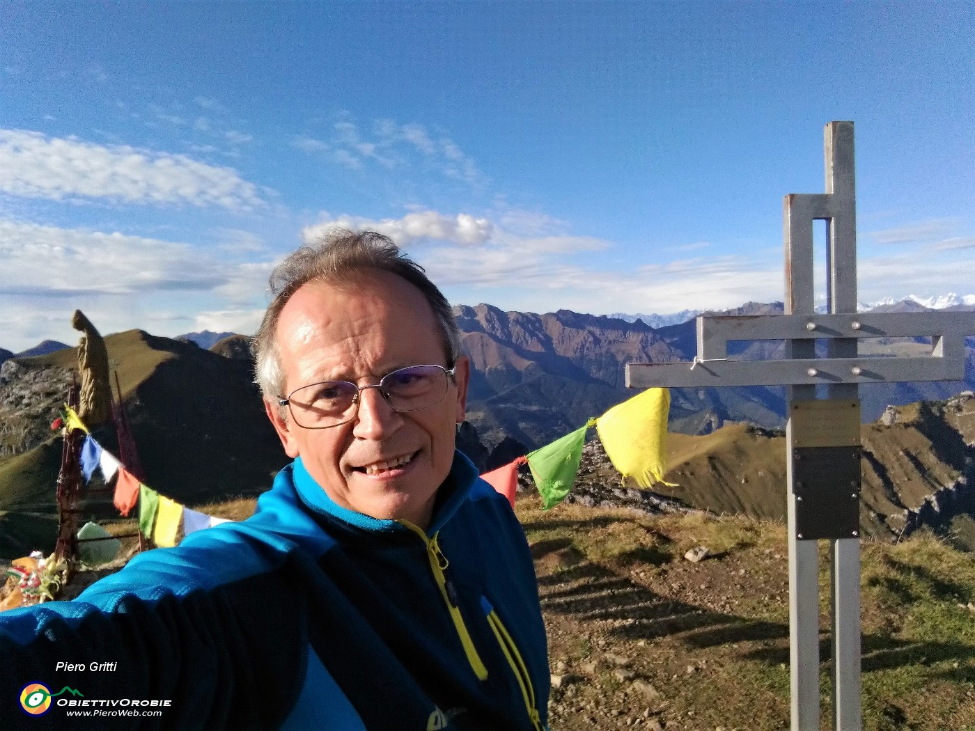 66 Selfie tra croce e Madonnina del Sodadura.jpg